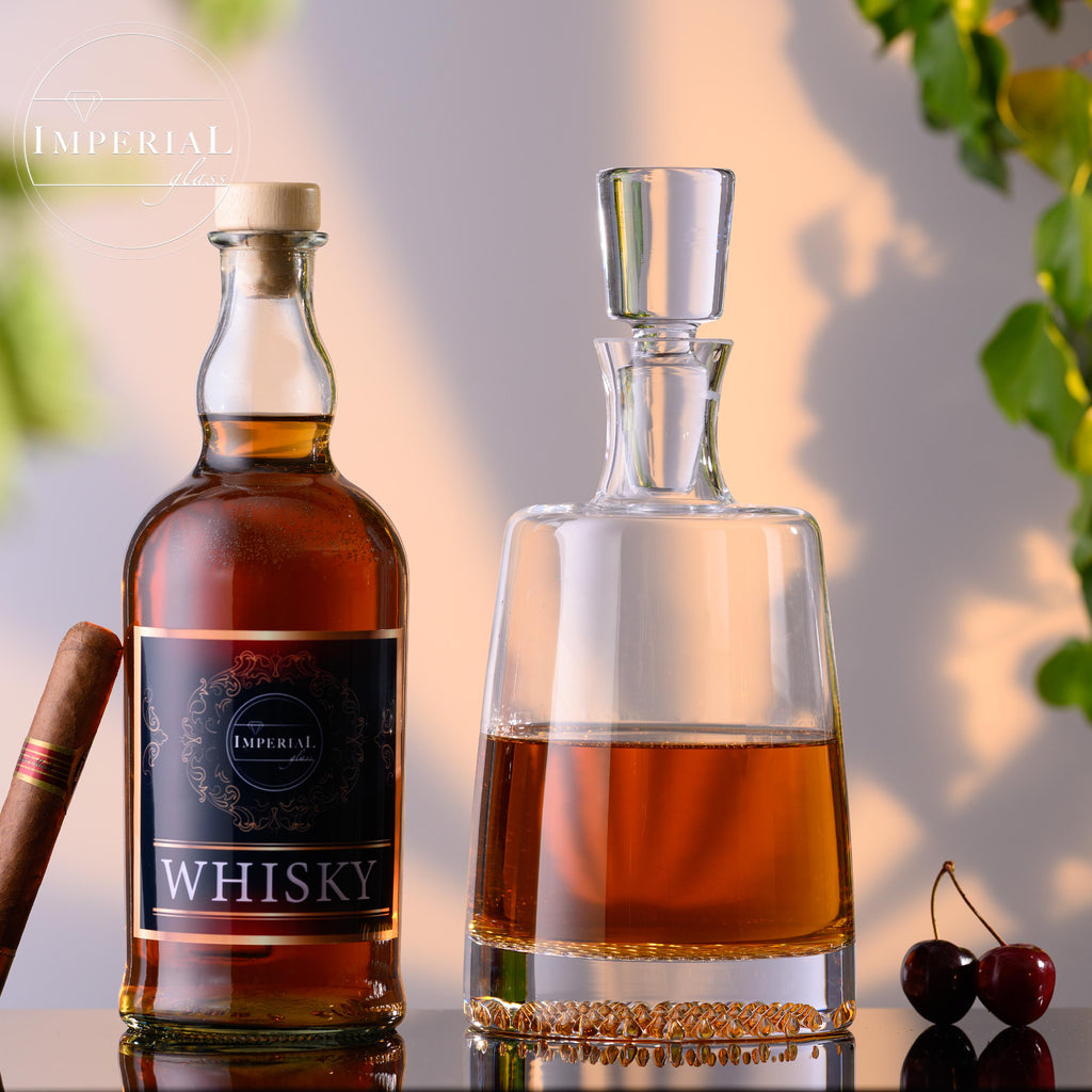 IMPERIAL szklana karafka do whisky 700 ml ze szklanym korkiem ręcznie wykonana seria „Faro” szkło krystaliczne ze strukturalnym dnem