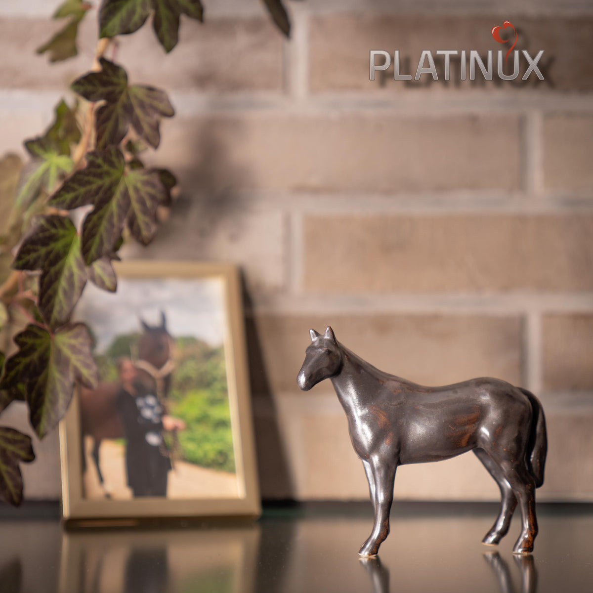 PLATINUX Ceramiczna Figurka Koń Stojący 13x3,5x11cm o metalicznym wyglądzie Rękodzieło